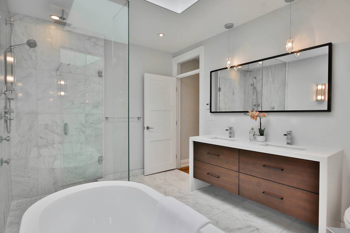 Upgrade Your Bath Time with a Shower System Dual Head Hand